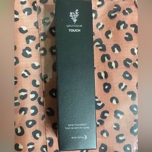 Retired YOUNIQUE ORGANZA spray foundation